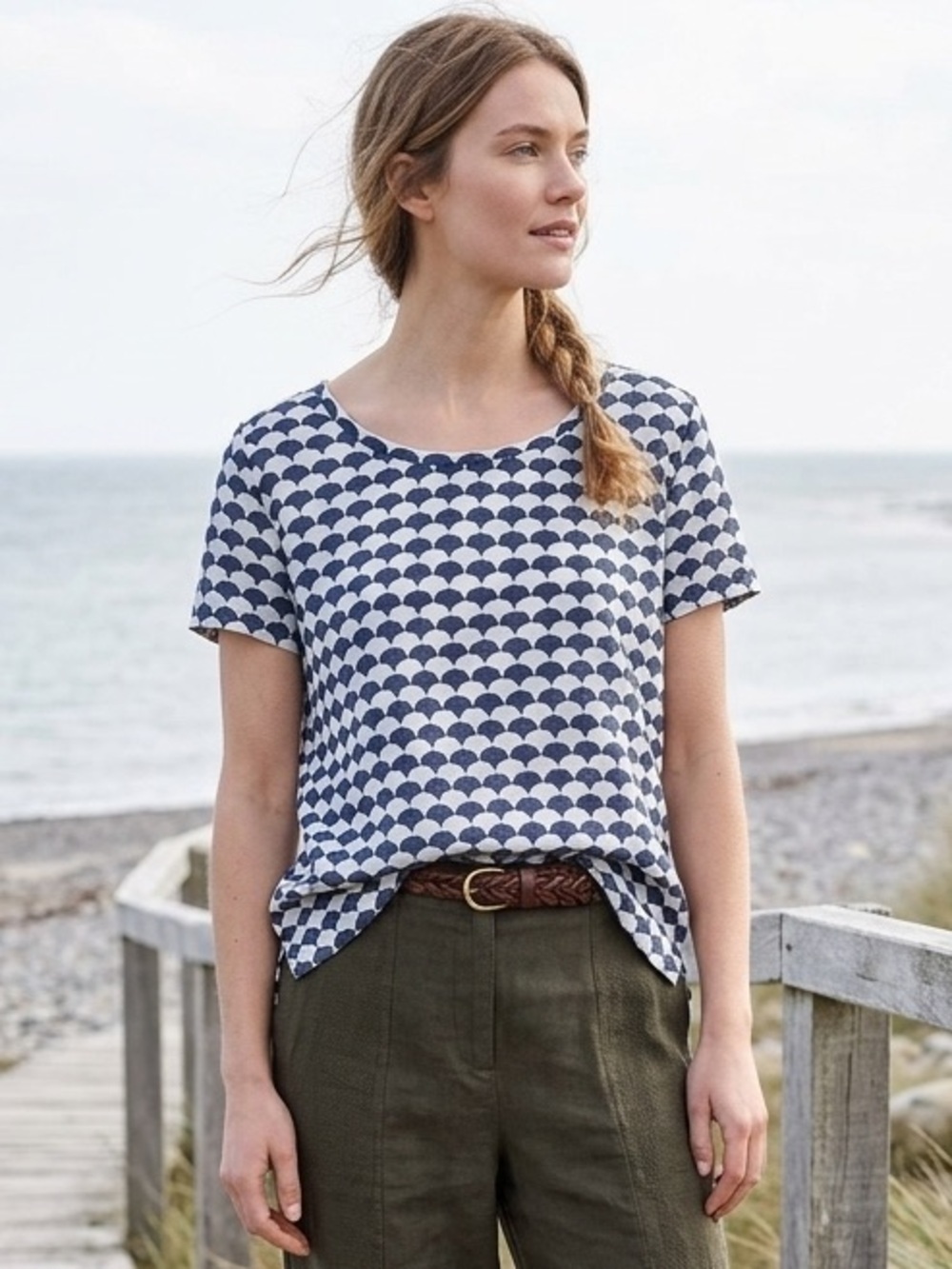 Ann Taylor 100% Linen Scallop Print Tee